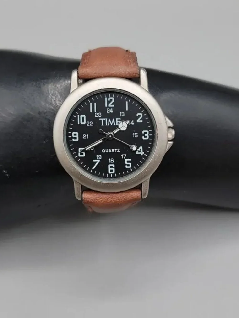 Time Magazine Quartz Watch Silver Tone Dial 33 mm 7